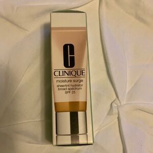 Clinique Moisture Surge Sheertint Hydrator SPF 25 - Universal Very Deep - New